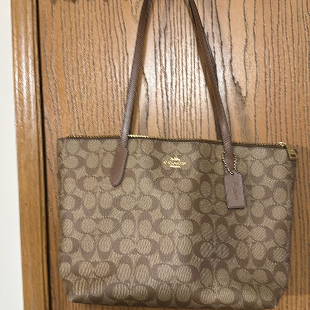 Authentic coach purse purchased at the outlet in Hagerstown,Md downsizing